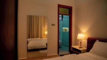 Comfort Single Room, 1 King Bed, Kitchen, Ground Floor | Laptop workspace, iron/ironing board, free WiFi