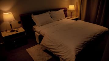 Comfort Single Room, 1 King Bed, Kitchen, Ground Floor | Laptop workspace, iron/ironing board, free WiFi