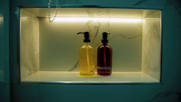 Comfort Single Room, 1 King Bed, Kitchen, Ground Floor | Bathroom