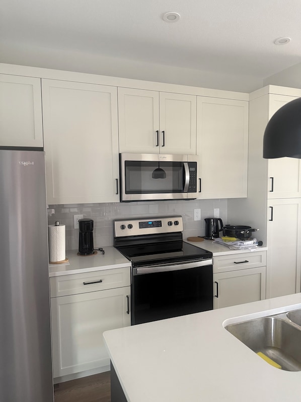 Micro-ondas, fogão, cooktop, lava-louças