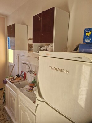 Fridge, oven, stovetop, toaster