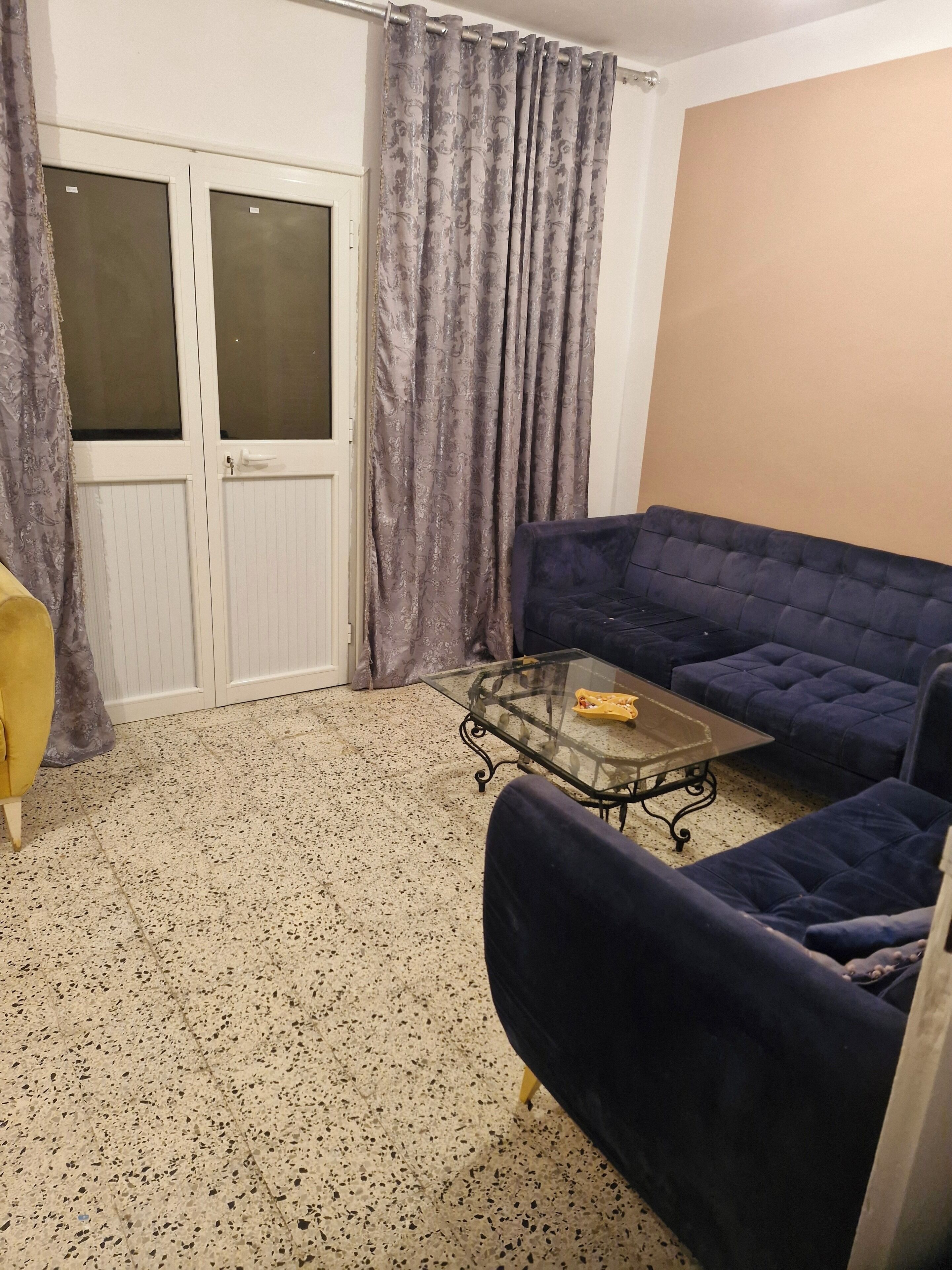 Apartement Bleue Spacieux ,Agreable Avec Grand Balcom,tunis Ibn Cina - Tunis