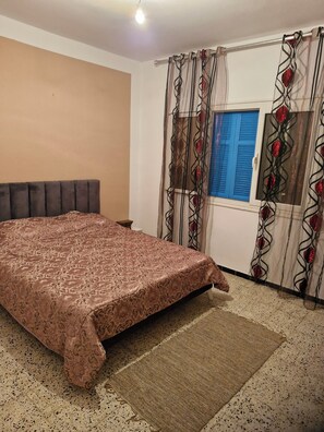 2 bedrooms, iron/ironing board, Internet, bed sheets - Spacious, pleasant blue apartment with large balcom, tunis ibn cina (Tunis)