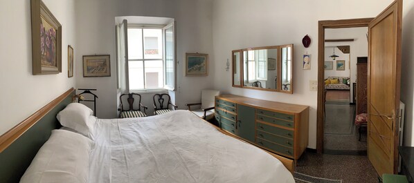 2 bedrooms, iron/ironing board, Internet, bed sheets