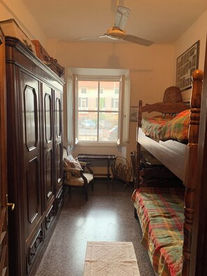 2 bedrooms, iron/ironing board, internet, bed sheets
