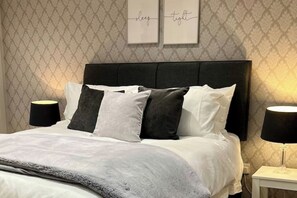 1 habitación, tabla de planchar con plancha, wifi y ropa de cama 