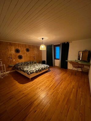3 bedrooms, WiFi, bed sheets