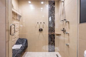 Dusche, Haartrockner, HandtĂŒcher