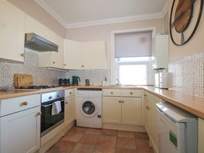 Cookware/dishes/utensils