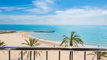 Una spiaggia nelle vicinanze