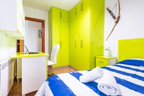 3 camere, una scrivania, ferro/asse da stiro, Wi-Fi