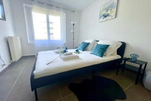 1 bedroom, desk, WiFi, bed sheets - L'Azur de Clamart (Clamart)