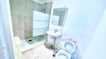 Shower, towels, toilet paper