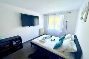 1 bedroom, desk, WiFi, bed sheets - L'Azur de Clamart (Clamart)