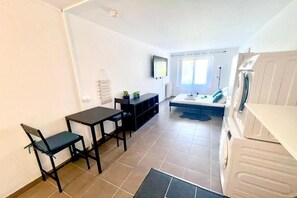 1 bedroom, desk, WiFi, bed sheets - L'Azur de Clamart (Clamart)