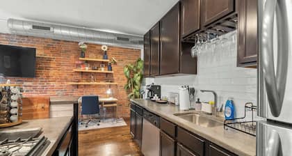 Short North Lounge - Stay for 2