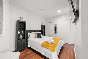 1 bedroom, desk, iron/ironing board, WiFi