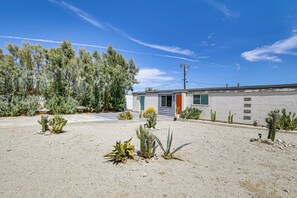 Interior - Home w/ Stunning Mountain Views in Palm Springs! (Palm Springs)
