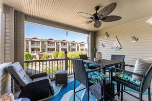 屋外ダイニングエリア