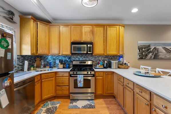 Fridge, oven, dishwasher, coffee/tea maker