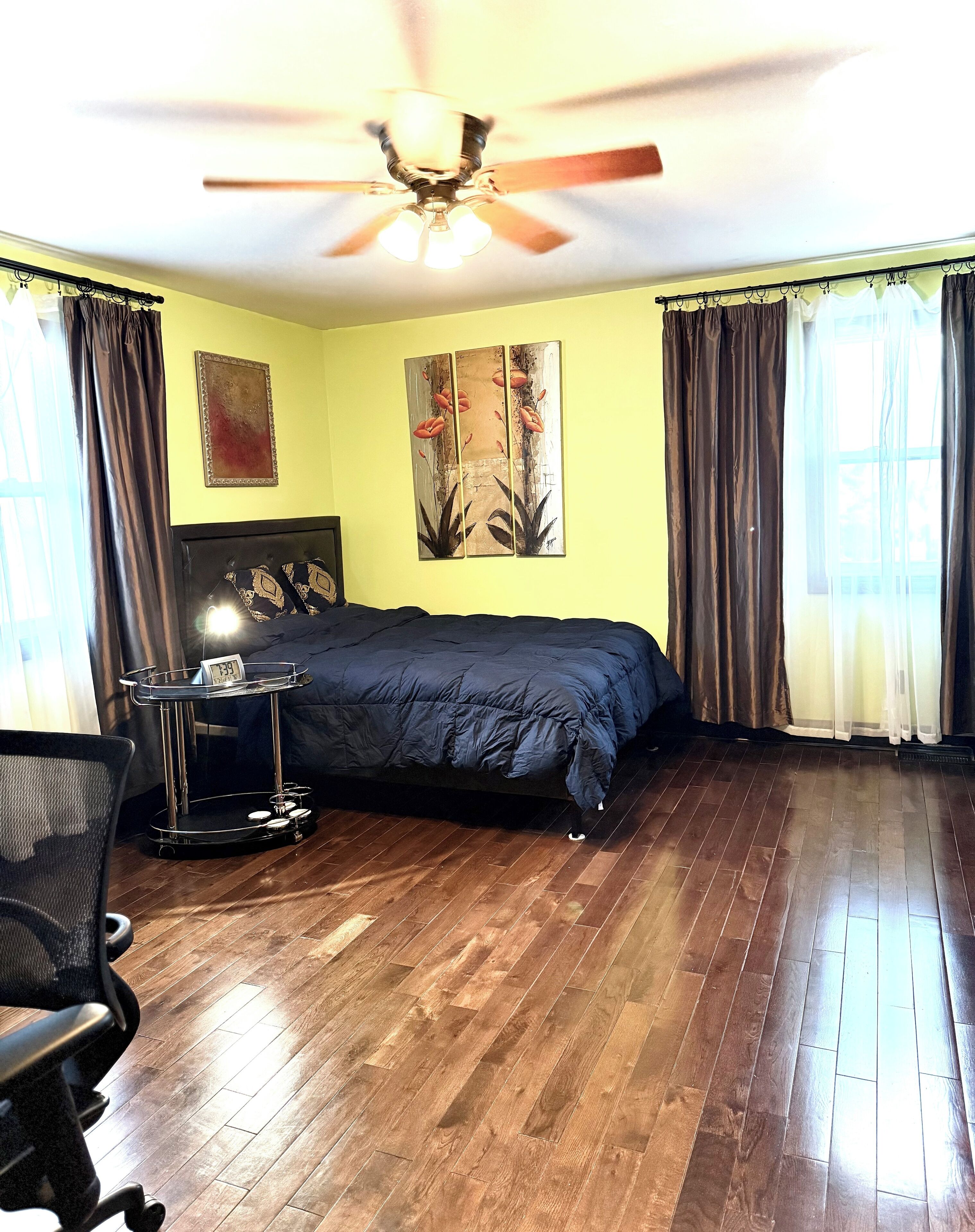 3 chambres, coffres-forts dans les chambres, bureau