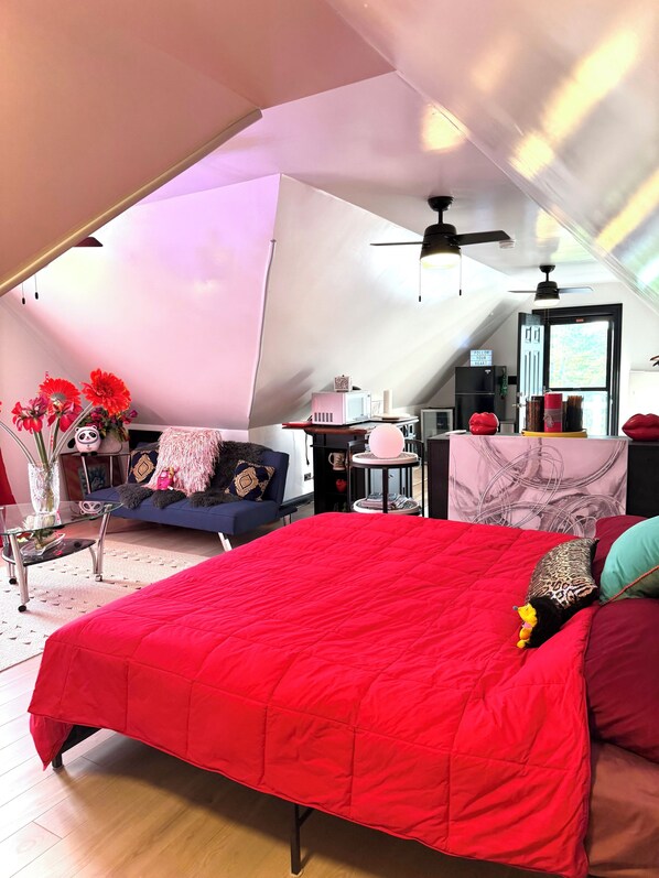 3 bedrooms, in-room safe, desk, iron/ironing board