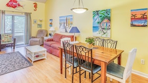 A dining area with a wooden table and chairs, a sofa, and a ceiling fan. - < 1/2 Mi to the Sand! Myrtle Beach Family Condo (Myrtle Beach)