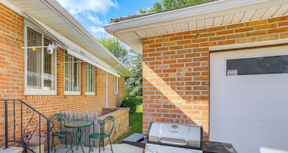 < 1 Mi to Dtwn Tiffin: Home w/ Outdoor Space!
