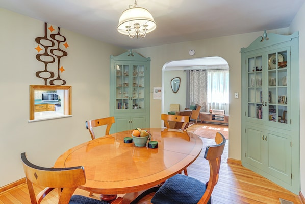 House (2 Bedrooms) | Interior
