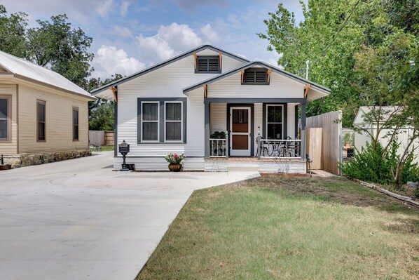 House (2 Bedrooms) | Front of property