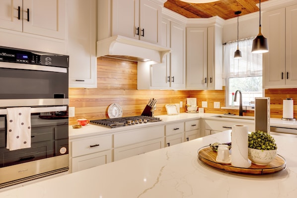 House (2 Bedrooms) | Interior