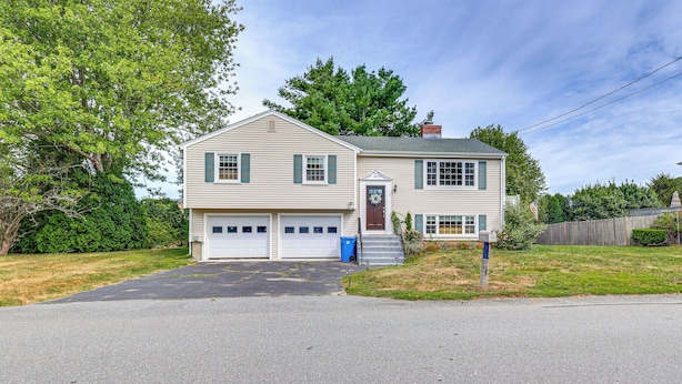Unclassified image, 1 of 24, button - Family Gem w/ Spacious Yard: 5 Mi to Second Beach (Middletown)