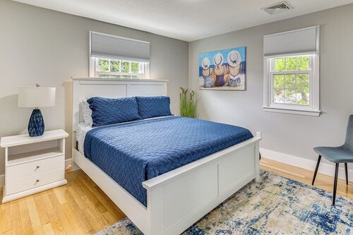 Family Gem w/ Spacious Yard: 5 Mi to Second Beach