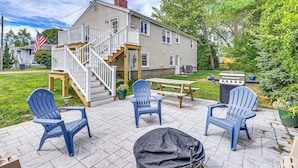Unclassified image, 5 of 24, button - Family Gem w/ Spacious Yard: 5 Mi to Second Beach (Middletown)