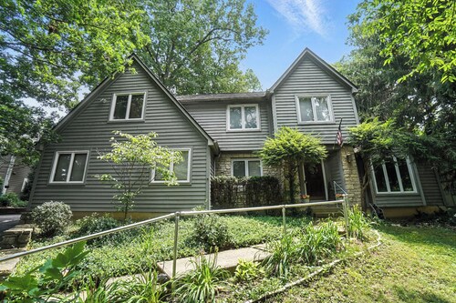 10 Mi to Dtwn: Cozy Couple's Getaway in Cincinnati