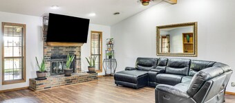 3 Mi to Downtown Roswell: Home w/ Patio + Yard