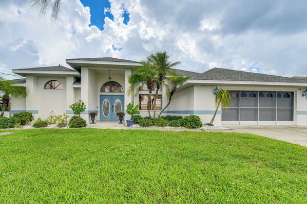 House (3 Bedrooms) | Interior - Sunroom & Dock! Canal-front Home in Port Charlotte (Port Charlotte)