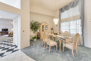 House (3 Bedrooms) | Interior