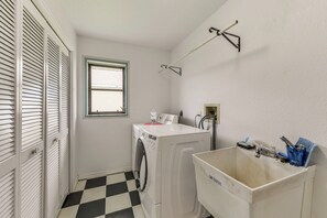 House (3 Bedrooms) | Interior - Sunroom & Dock! Canal-front Home in Port Charlotte (Port Charlotte)