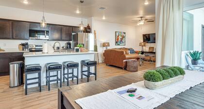 Home w/ Private Patio 10 Mi to Rio Grande!
