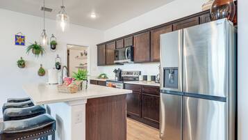 House (3 Bedrooms) | Interior