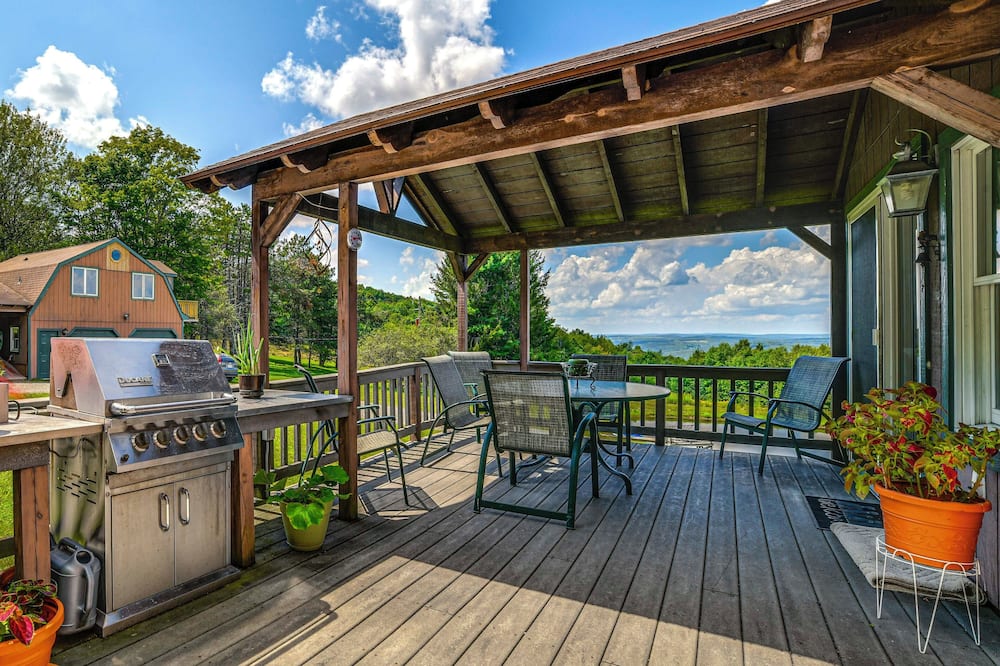 Serene Home w/ Deck, Pond & Mtn Views in Jefferson - East Worcester, NY