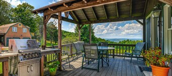 Serene Home w/ Deck, Pond & Mtn Views in Jefferson