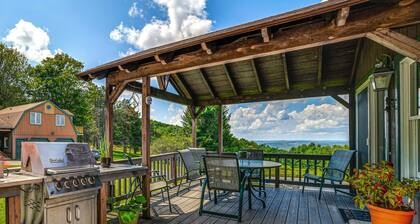 Serene Home w/ Deck, Pond & Mtn Views in Jefferson