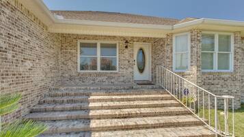 House (5 Bedrooms) | Interior