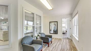 House (5 Bedrooms) | Interior