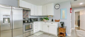 Beachy Home in Heart of Beaufort w/ Pool Access