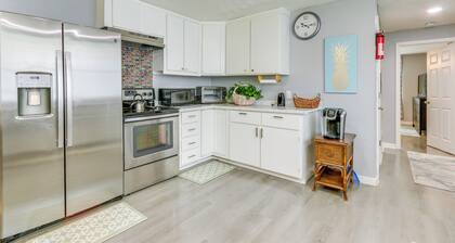 Beachy Home in Heart of Beaufort w/ Pool Access