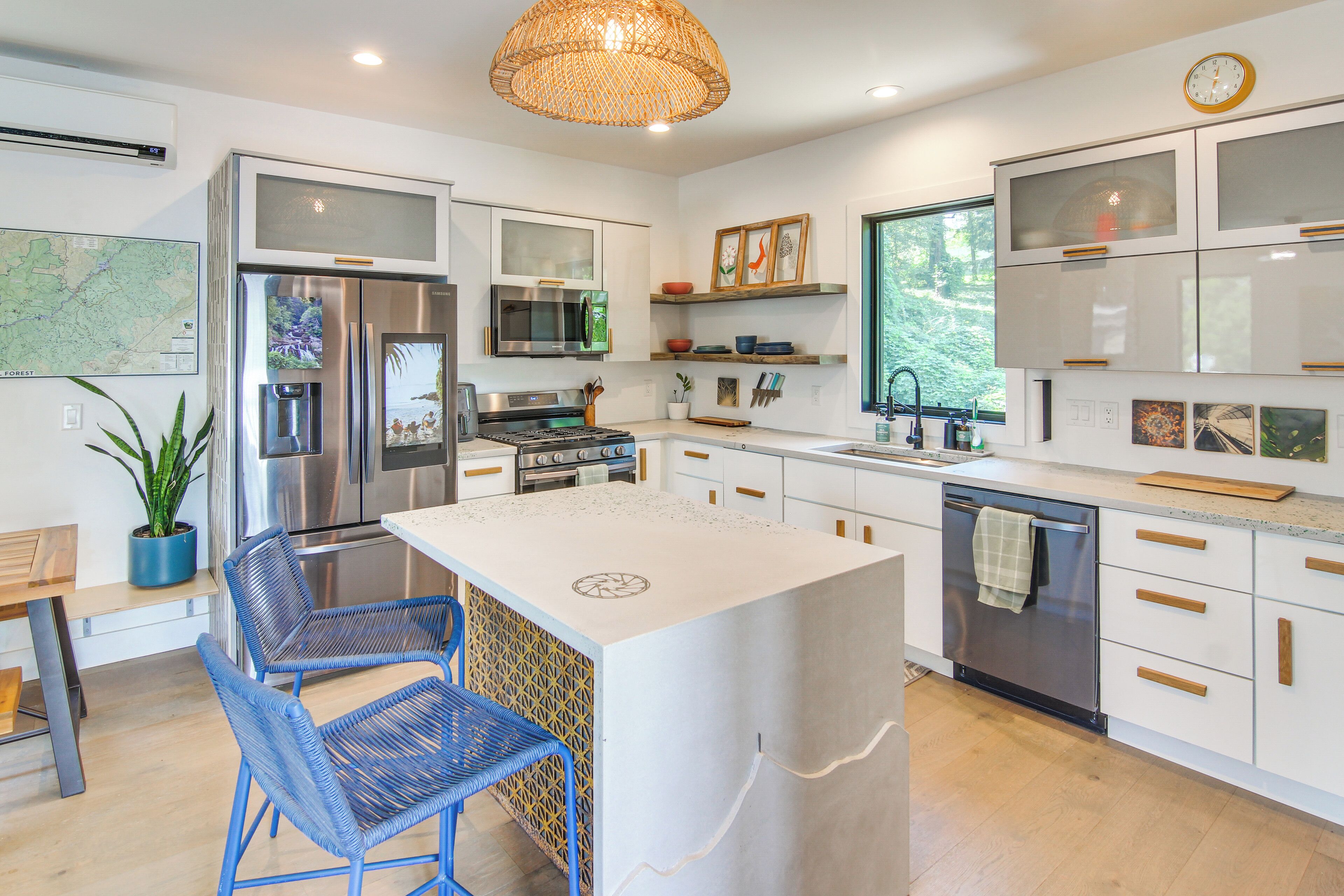 المنشأة من الداخل