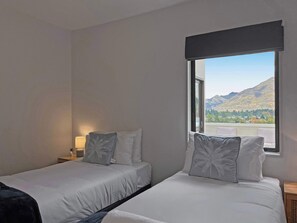 3 habitaciones, tabla de planchar con plancha, cuna de viaje y wifi 